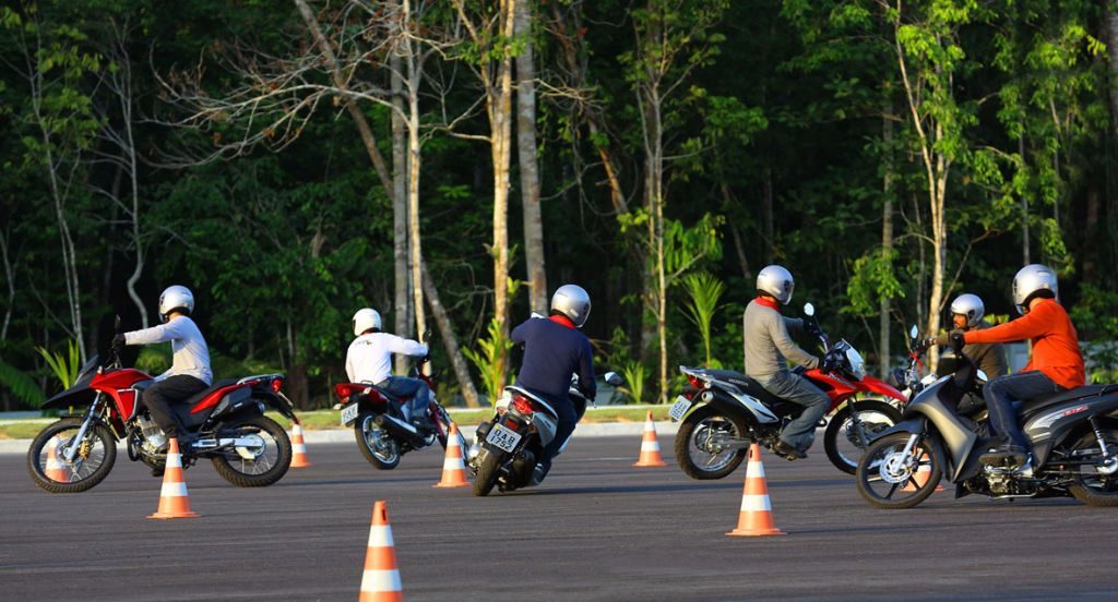 Honda, treinamento Mês da Mulher, Dia Internacional da Mulher, motos, CETH, Centro Educacional de Tânsito, Indaiatuba, Recife, Motociclismo Online, Revista Motociclismo