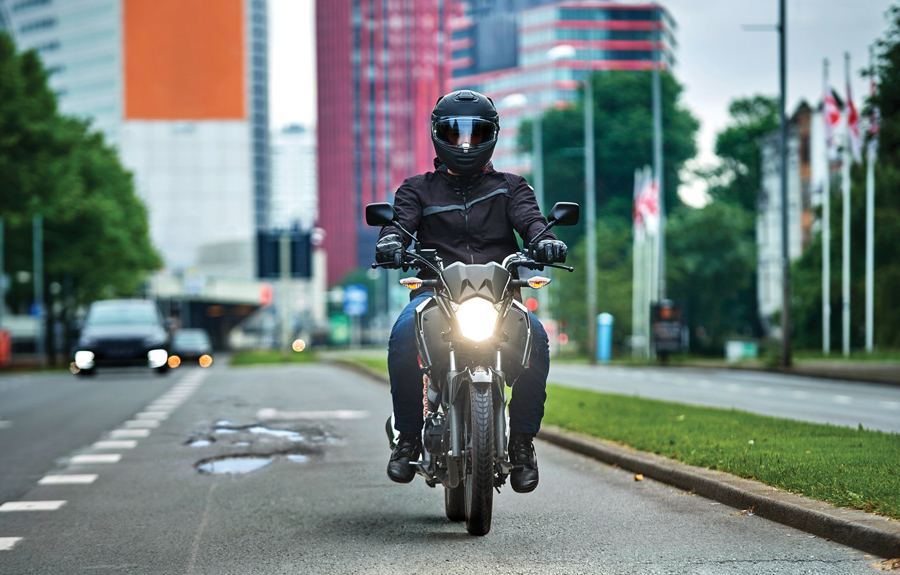 Qual lâmpada eu coloco na minha moto?, publieditorial, lâmpada, moto, guia, Phillips, Xenom, ExtraDuty, HighPerformance, CrystalVision, BlueVision Moto, X-tremeVision Moto, MotoVision, motociclismo, moto, Revista Motociclismo, Motociclismo Online
