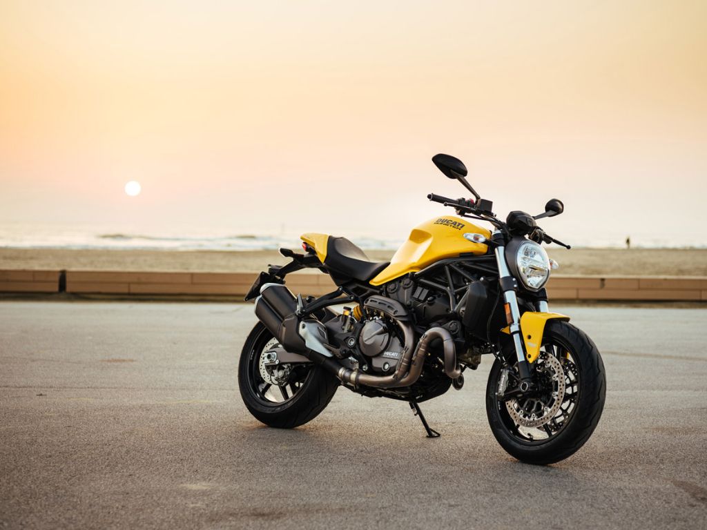 Ducati Monster 821 2018 amarela