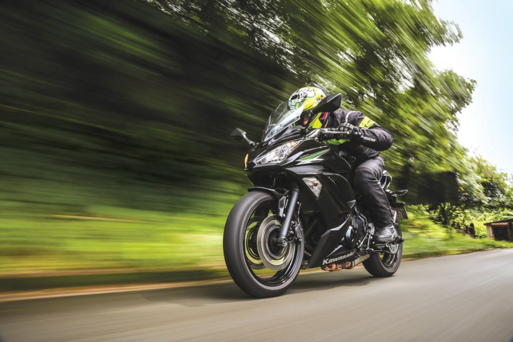 Kawasaki Ninja faz 40 anos como referência de moto esportiva