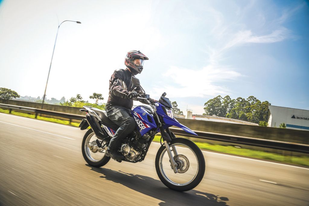 Yamaha Crosser 150 chega na versão 2024 sem grandes mudanças