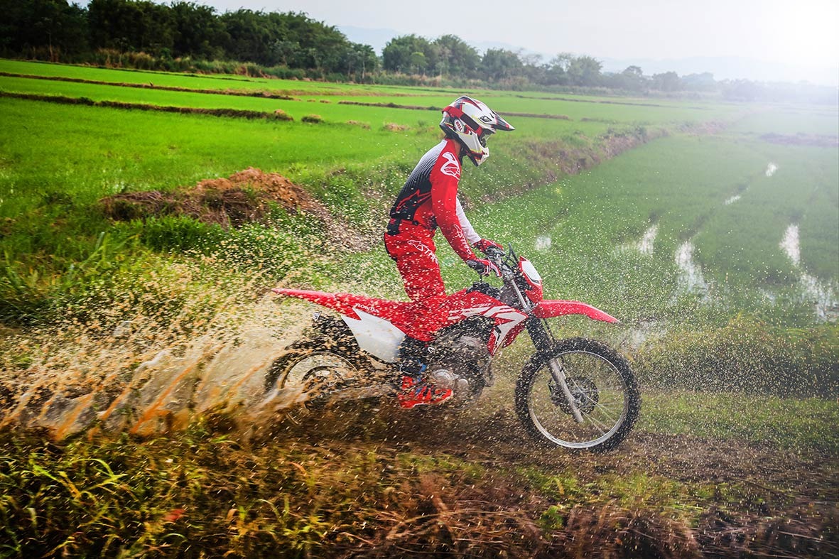 HONDA CRF 250F - Testamos a moto porta de entrada para a emoção do mundo  off-road 