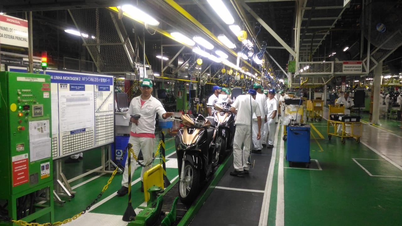 Linha de montagem da família SH da Honda, em Manaus (AM)