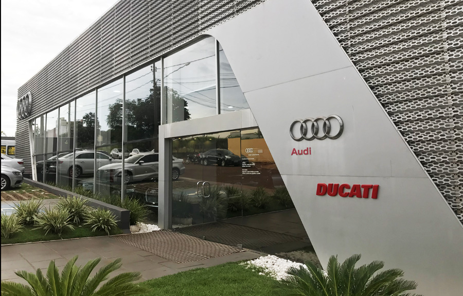 A nova concessionária Ducati traz conceito misto com a Audi