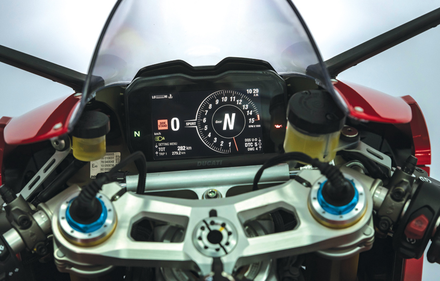 O belo painel TFT da Ducati Panigale V4 S