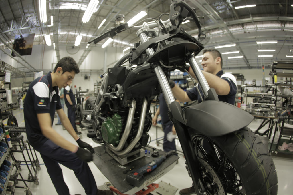 Produção de motos no Brasil: fábrica da BMW em Manaus