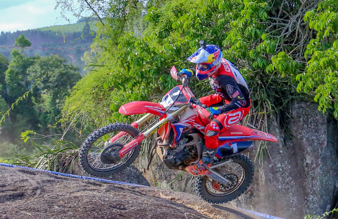 Pilotos da equipe Honda Racing dão dicas para fazer trilhas de