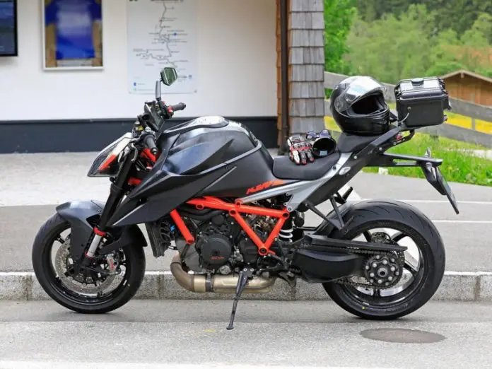 20190808_KTM-1290-Super-Duke-R_preview2020-696×522-1