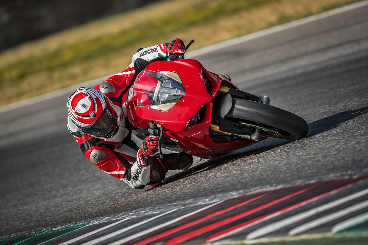 37-PANIGALE-V4-S_UC35031_Mid-1