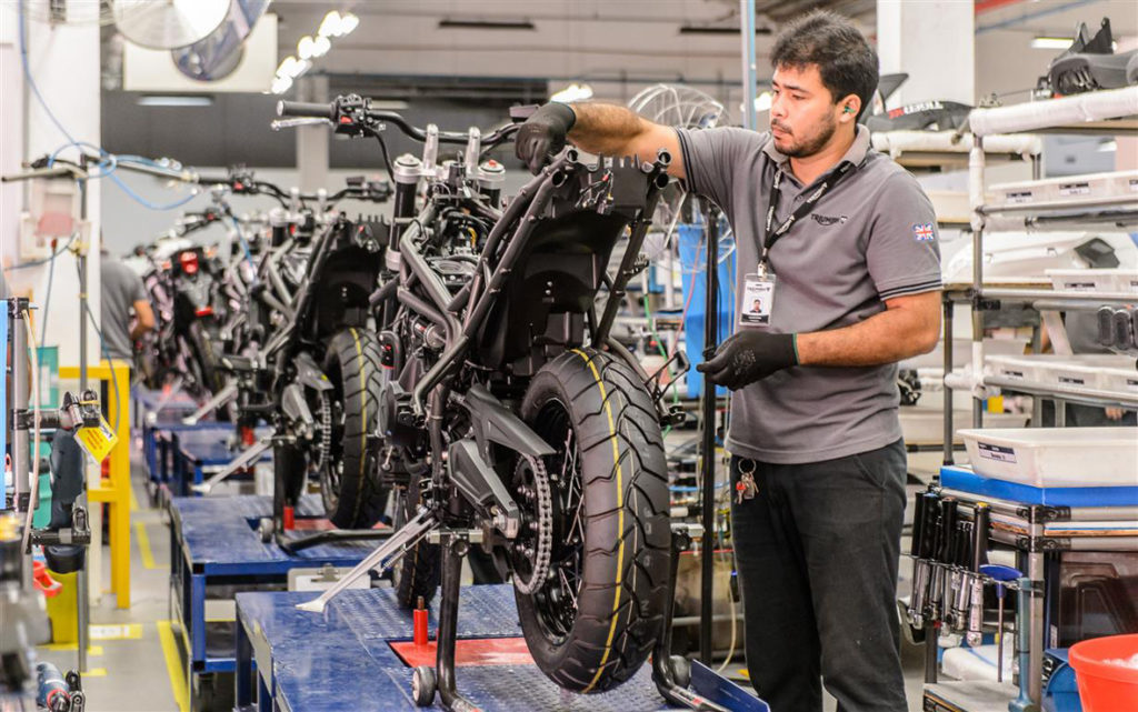Produção de motos supera 98 mil unidades em agosto