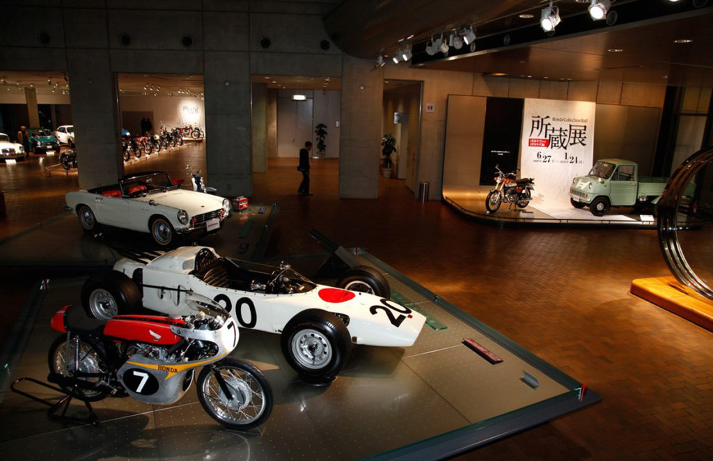 Conteúdos online: Honda Collection Hall reúne modelos icônicos da Honda, como a RC 166 de Mike Hailwood