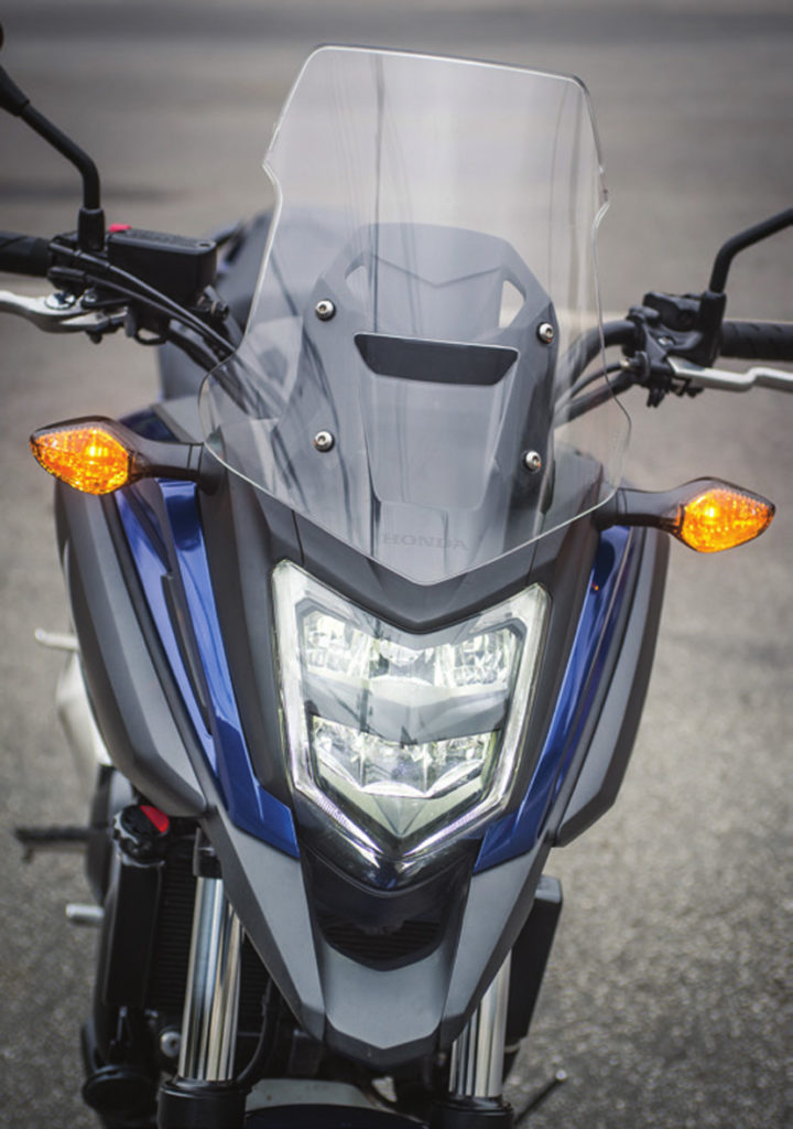 Apesar do LED no farol e na lanterna, setas da Honda NC 750X são convencionais