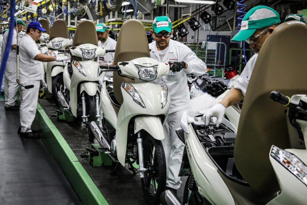 Honda volta a suspender produção de motos em Manaus