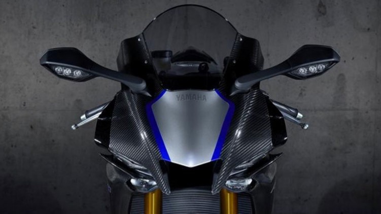 Façam suas máscaras inspiradas na Yamaha R1M