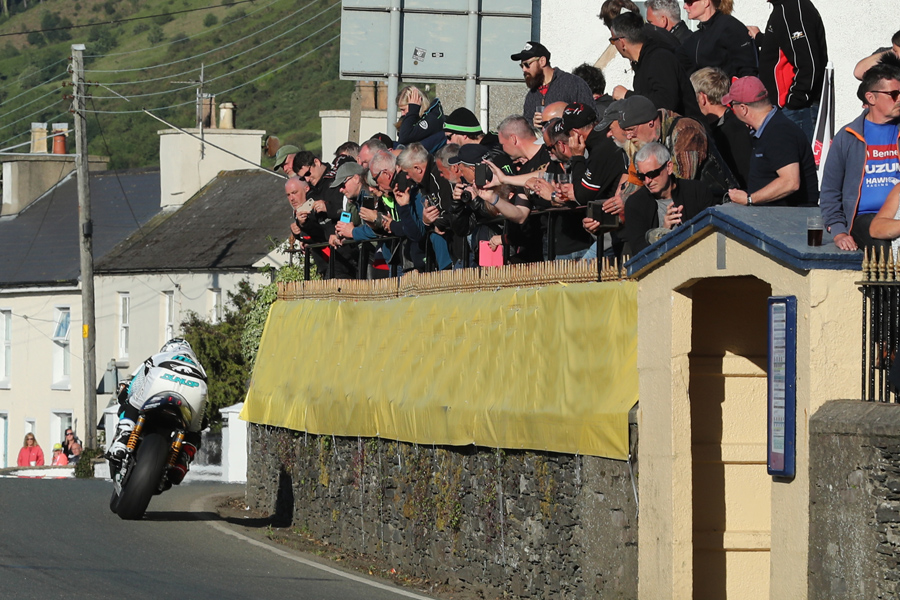 Um pouco sobre a corrida de estrada Isle of Man TT - Duas Rodas News