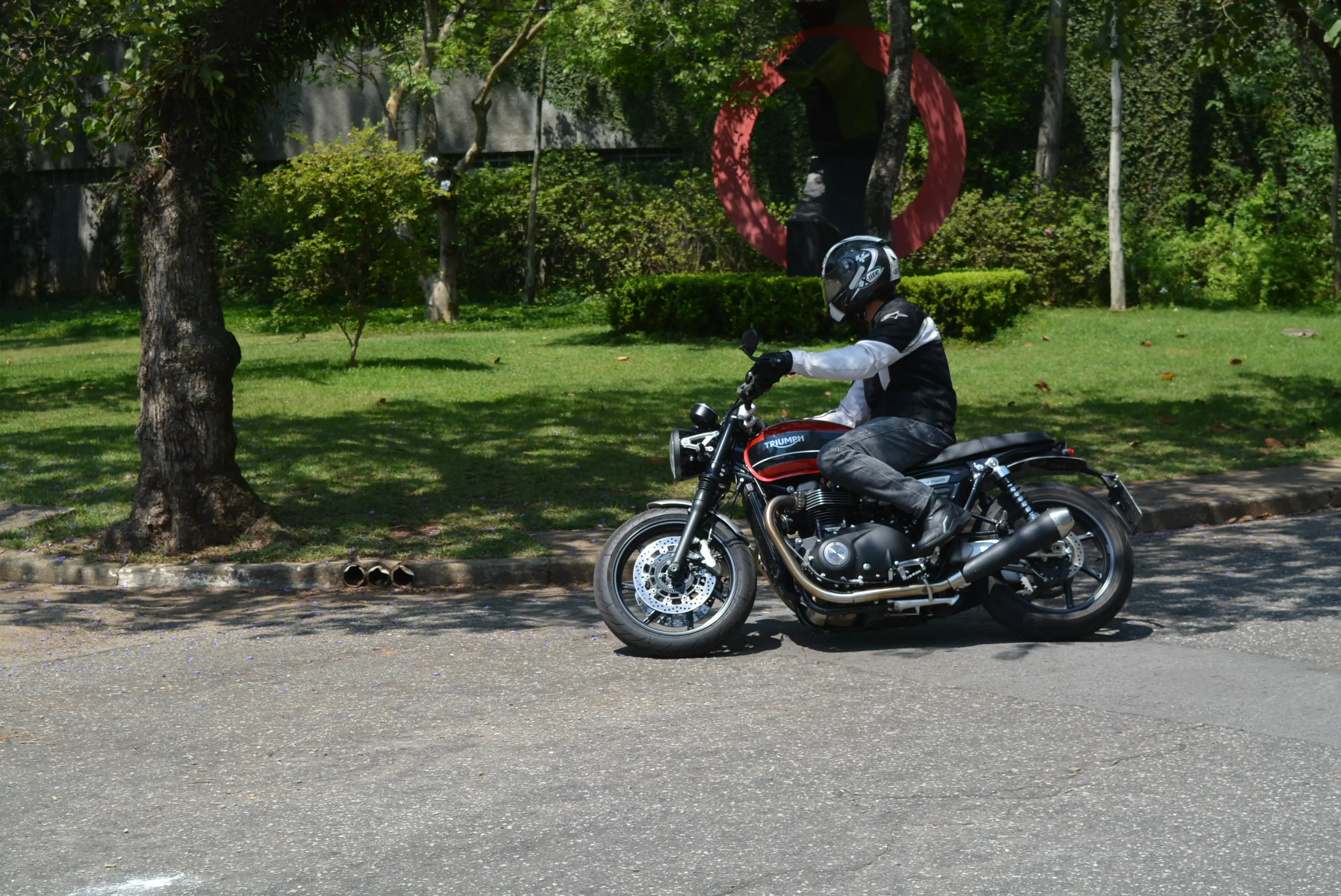 Triumph-speed-twin-32