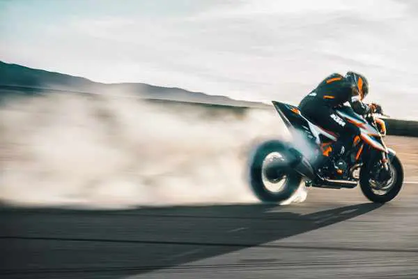 KTM 1290 SUPER DUKE RR Action-motociclismoonline