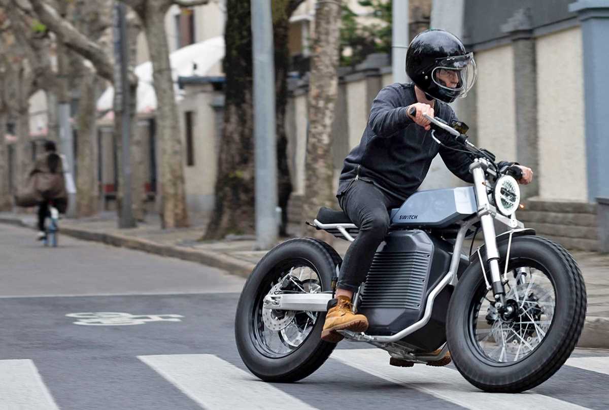 Moderna e retrô: veja essa moto elétrica com visual dos anos 70