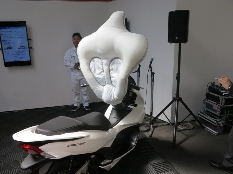 Honda trabalha em novos airbags para motos