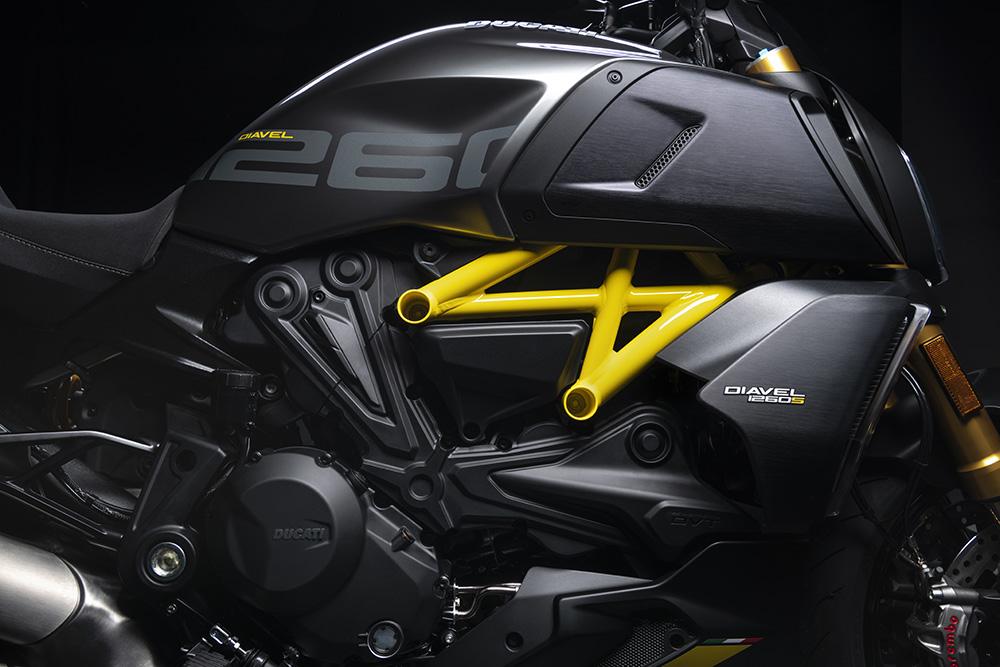 ducati-diavel-1260-s-black-steel-2021-55-motociclismoonline