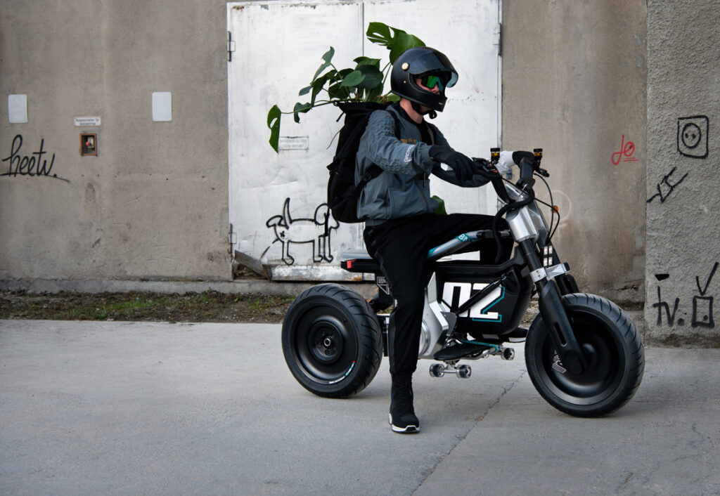 BMW CE 02 é o novo conceito elétrico da marca alemã: moto ou scooter?