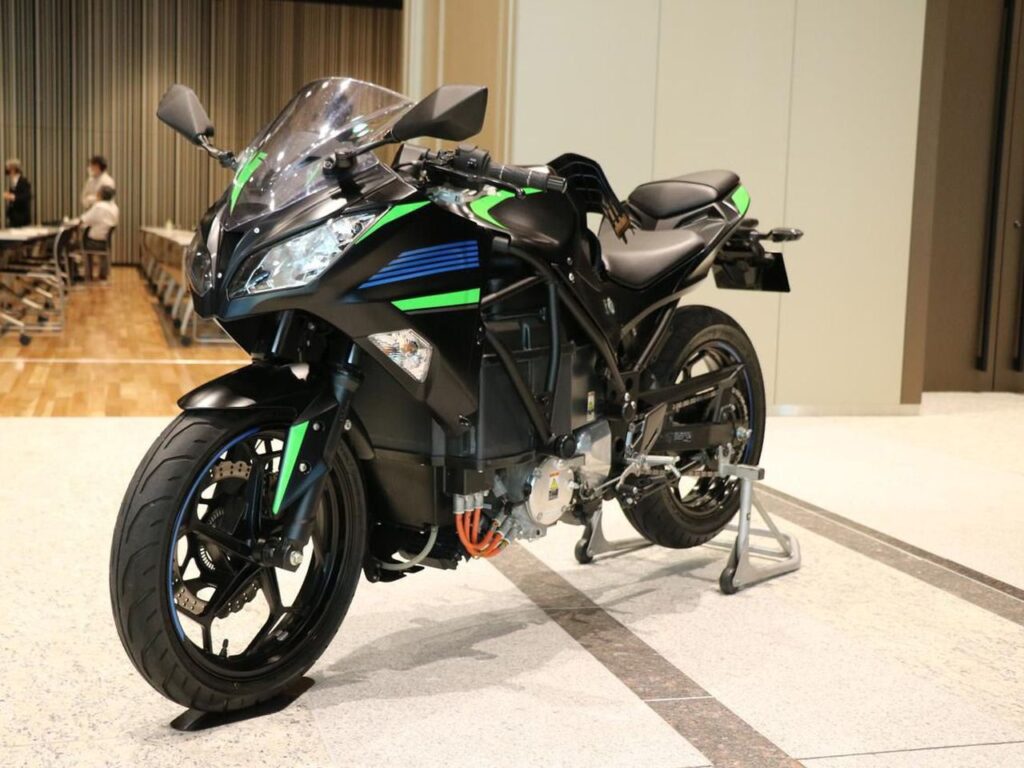 Focada na eletrificação, Kawasaki mostra novos protótipos