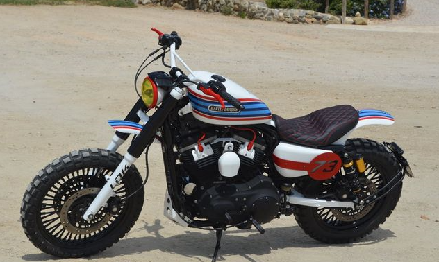 Nova Harley-Davidson 883 Sportster Martini chega customizada de fábrica