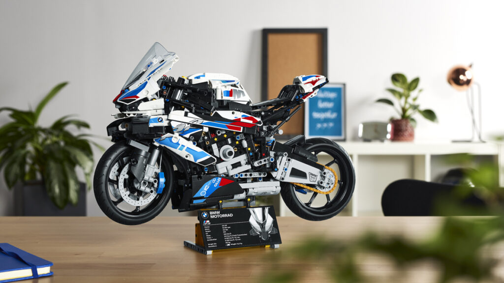 BMW M 1000 RR ganha versão em Lego