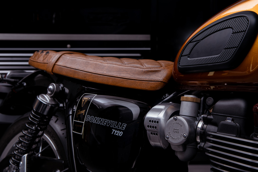 Triumph e Gibson lançam moto e guitarra exclusivas para o DGR