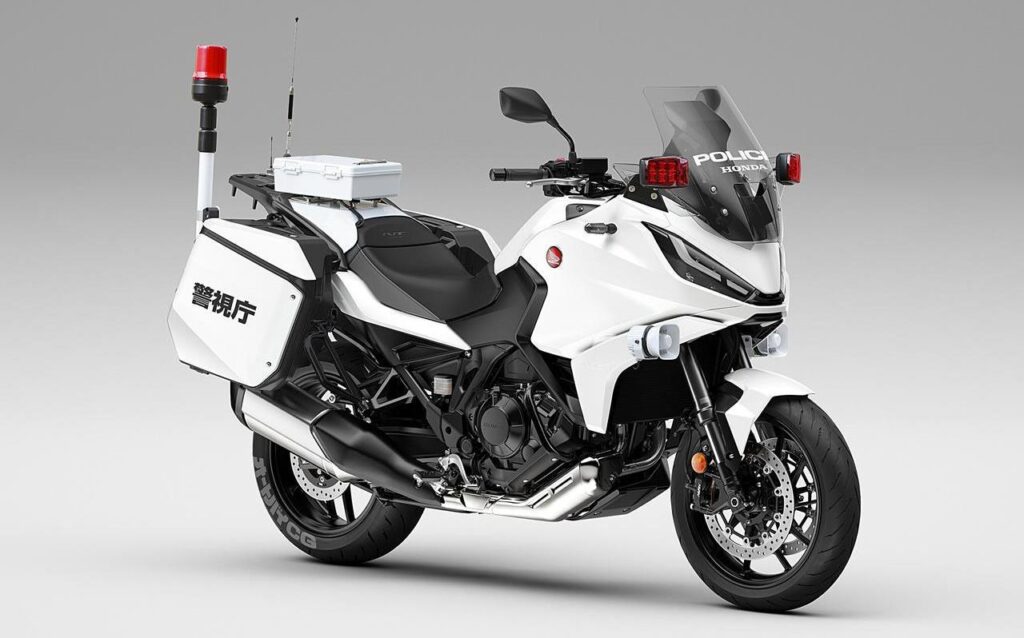 Honda NT1100 debe ser a moto da policía do Japão