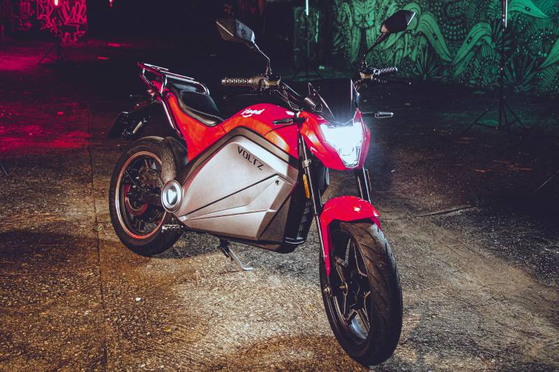 Voltz e iFood oferecem moto elétrica para entregadores por R$ 10 mil