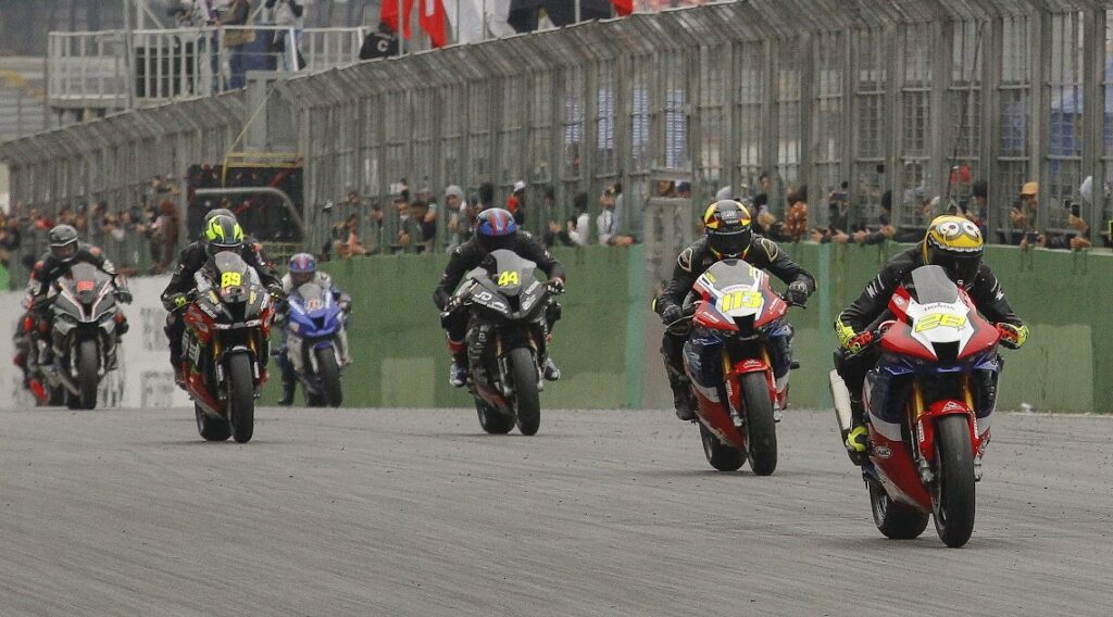 Autódromo de Londrina recebe sétima etapa do Superbike Brasil