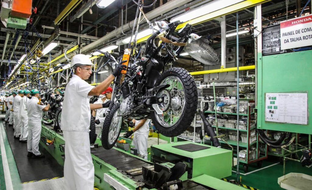 Produção de motos deve crescer 10,5% em 2022, diz Abraciclo