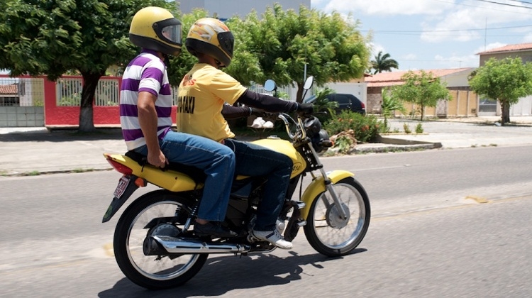 Uber Moto, transporte de passageiros de moto, é lançado em SP e no RJ, Mobilidade Estadão