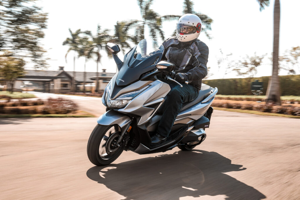 Teste: Honda Forza 350 é scooter tailandês de quase R$ 50 mil com 'raízes  europeias
