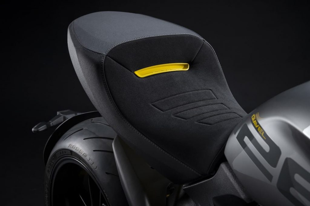 Ducati lança série especial e limitada da Diavel no Brasil