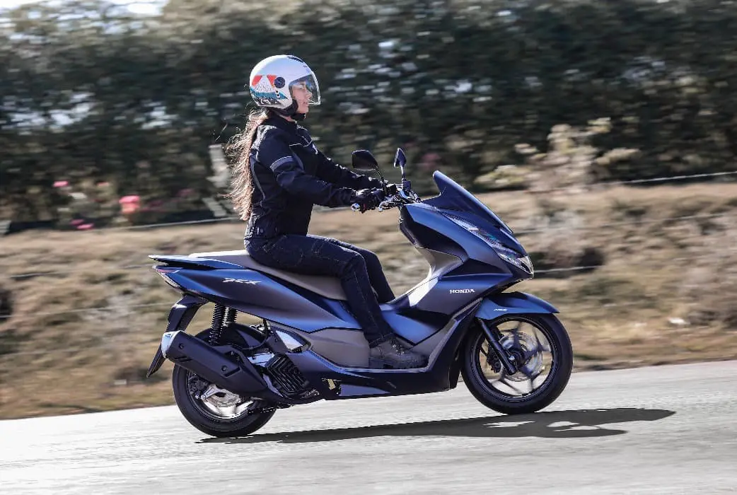 Honda-PCX-2023-9