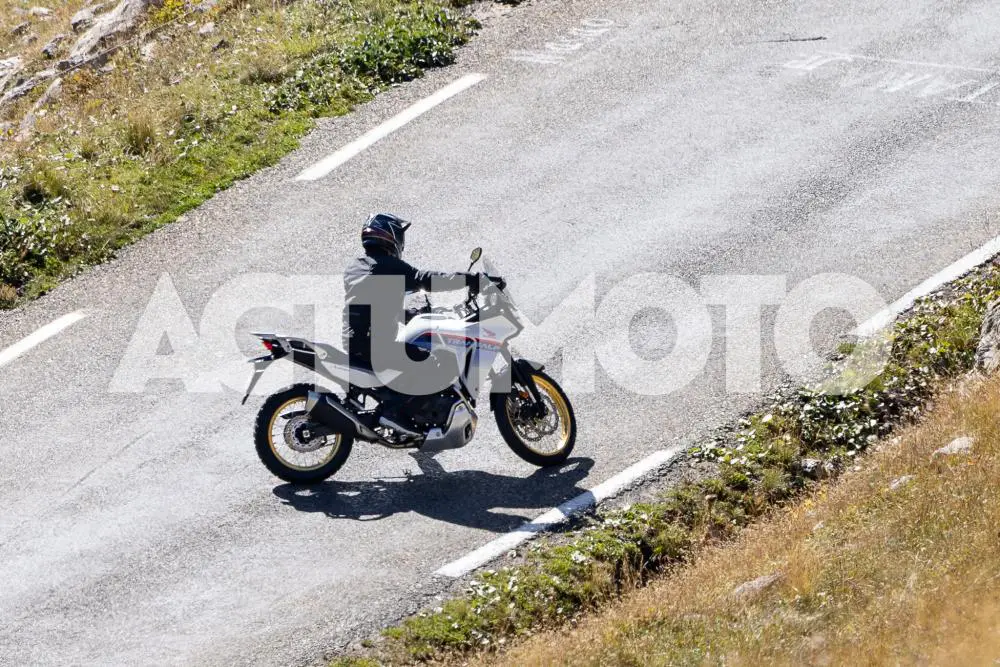 Nova-Honda-Transalp05