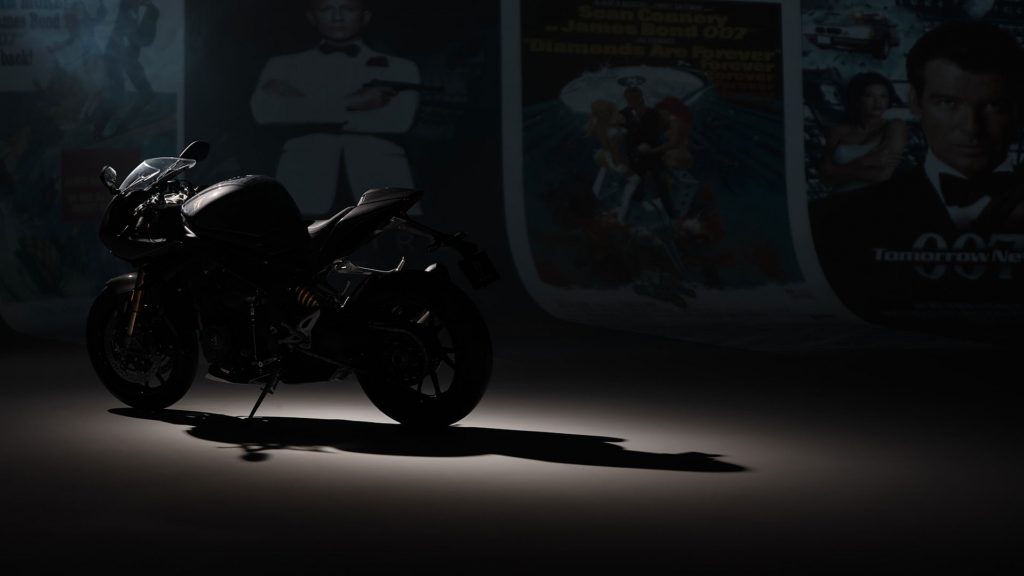 Triumph comemora 60 anos de 007 com moto de edição limitada