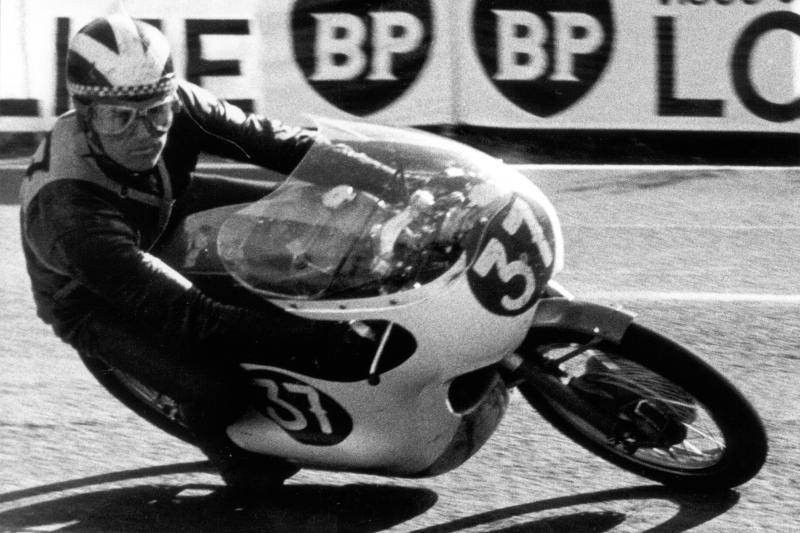 Phil Read, lenda da MotoGP, morre aos 83 anos