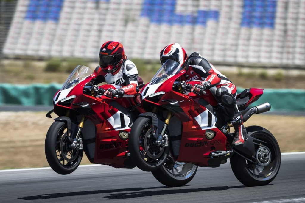 Fique a conhecer melhor a primeira Ducati Panigale V4 R do Mundial de  Resistência FIM - Ducati - Notícias - Andar de Moto