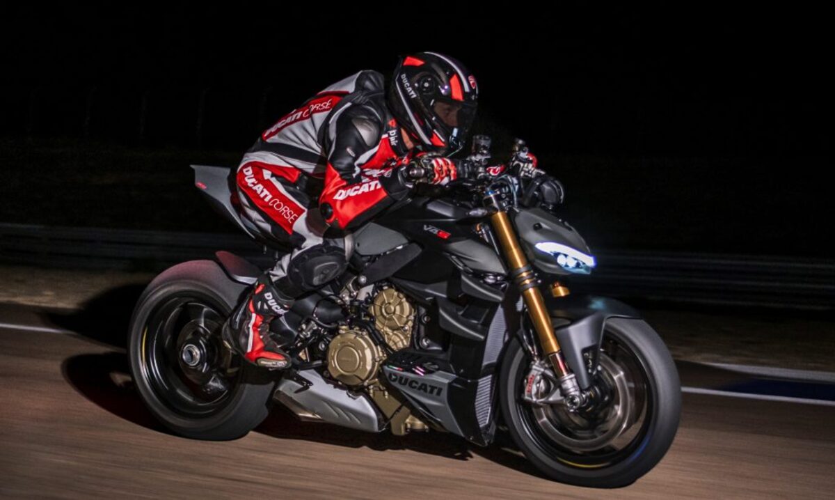 Ducati panigale v4 clearance streetfighter