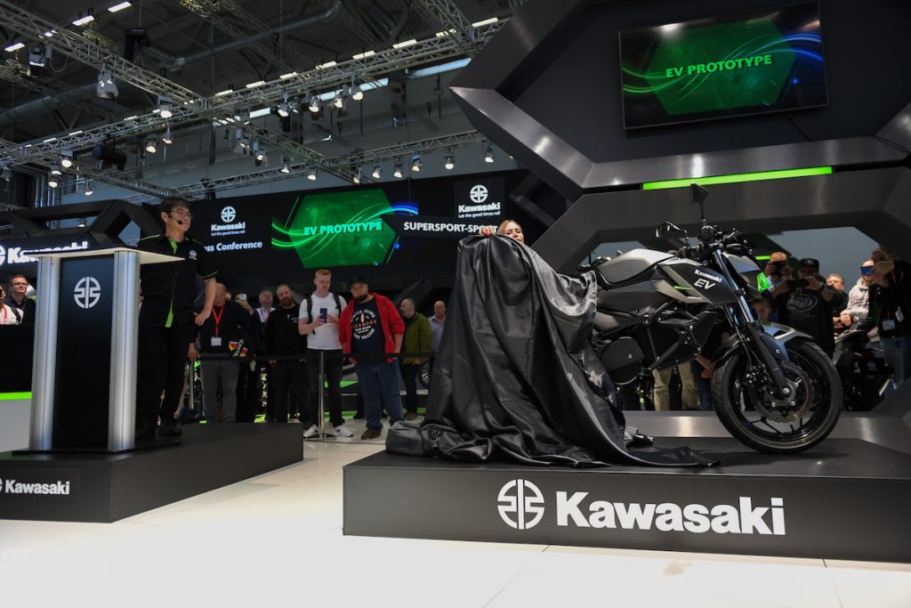 Naked elétrica da Kawasaki surge no Intermot