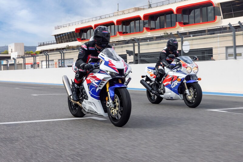 22YM HONDA CBR1000RR-R FIREBLADE SP 30TH ANNIVERSARY