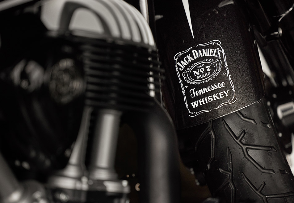 Nova colaboração entre Indian e Jack Daniel's traz pintura com whisky