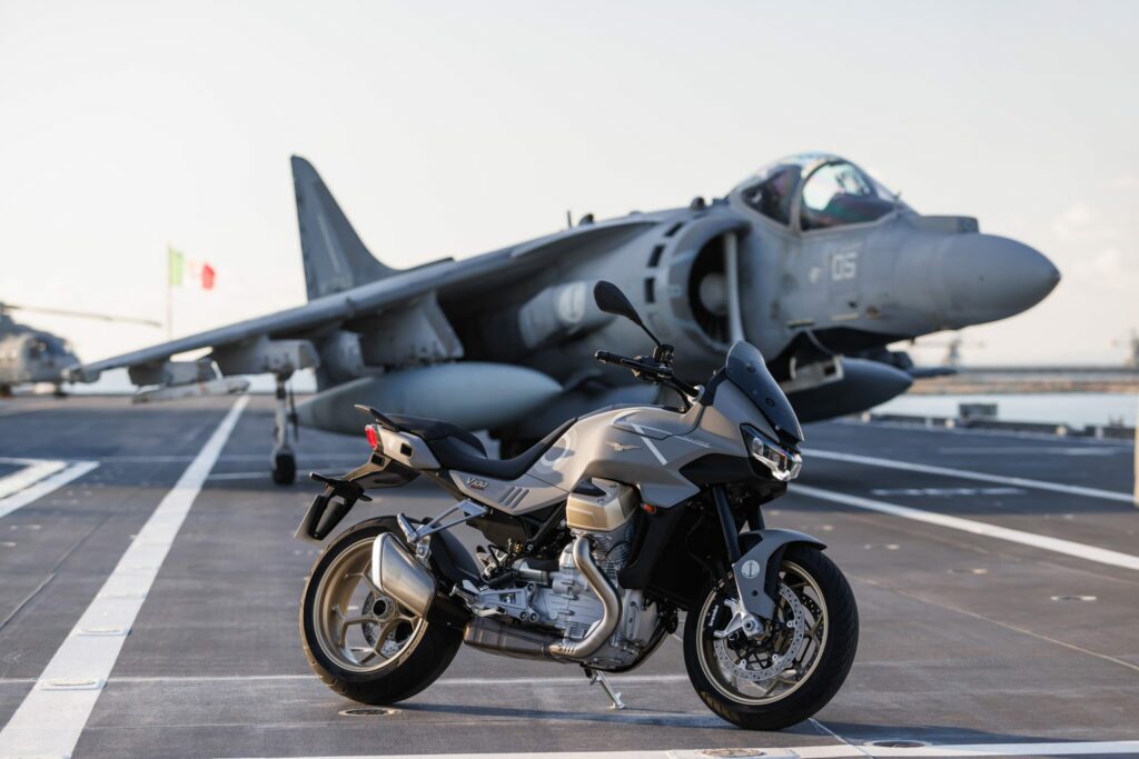 Moto Guzzi V100 Mandello Aviazione Navale 2023