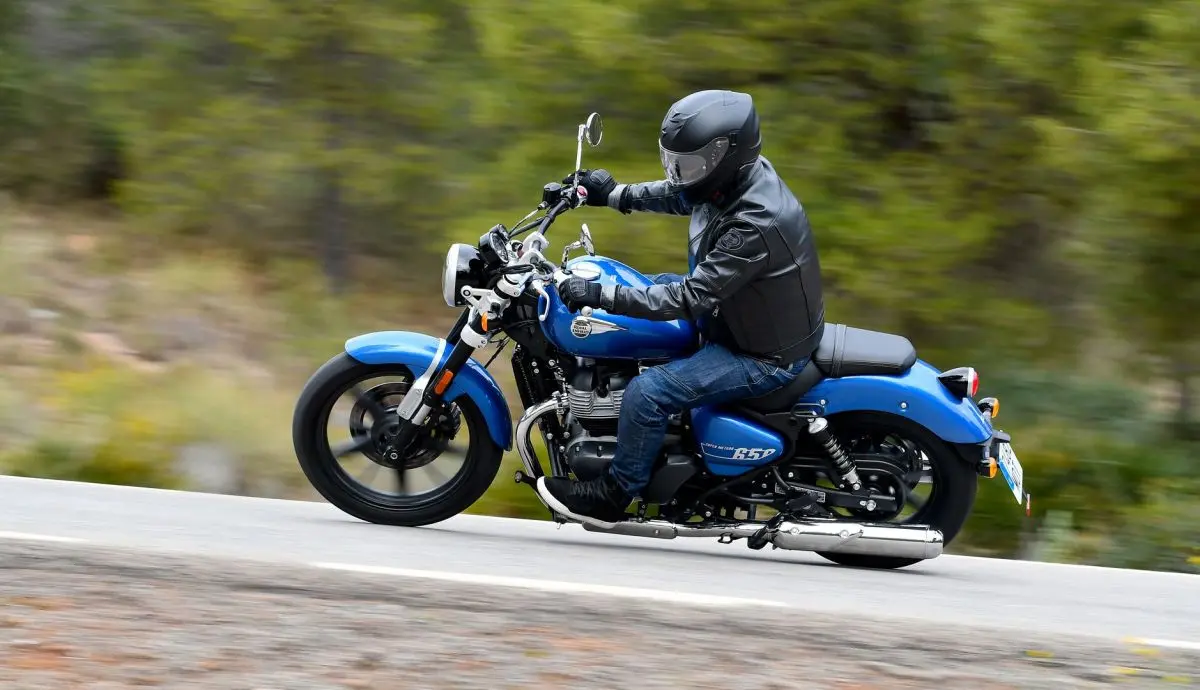 Royal-Enfield-Super-Meteor-650-8