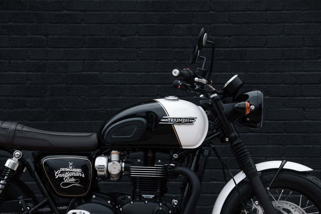 Triumph-Bonneville-T120-DGR-2023-6