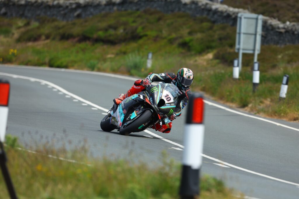 Michael Dunlop venceu hoje a corrida de Superbikes na Ilha de Man