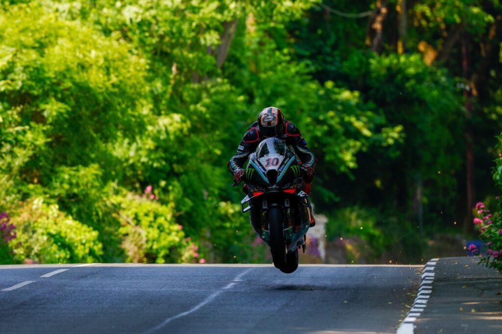 Michael Dunlop venceu hoje a corrida de Superbikes na Ilha de Man